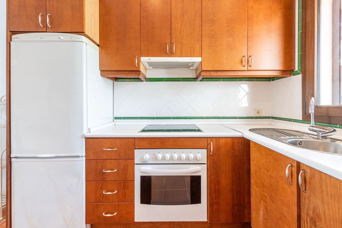 Apartamento de 2 habitaciones en Benahavís en venta - 220.000 € (Ref: 9788860)