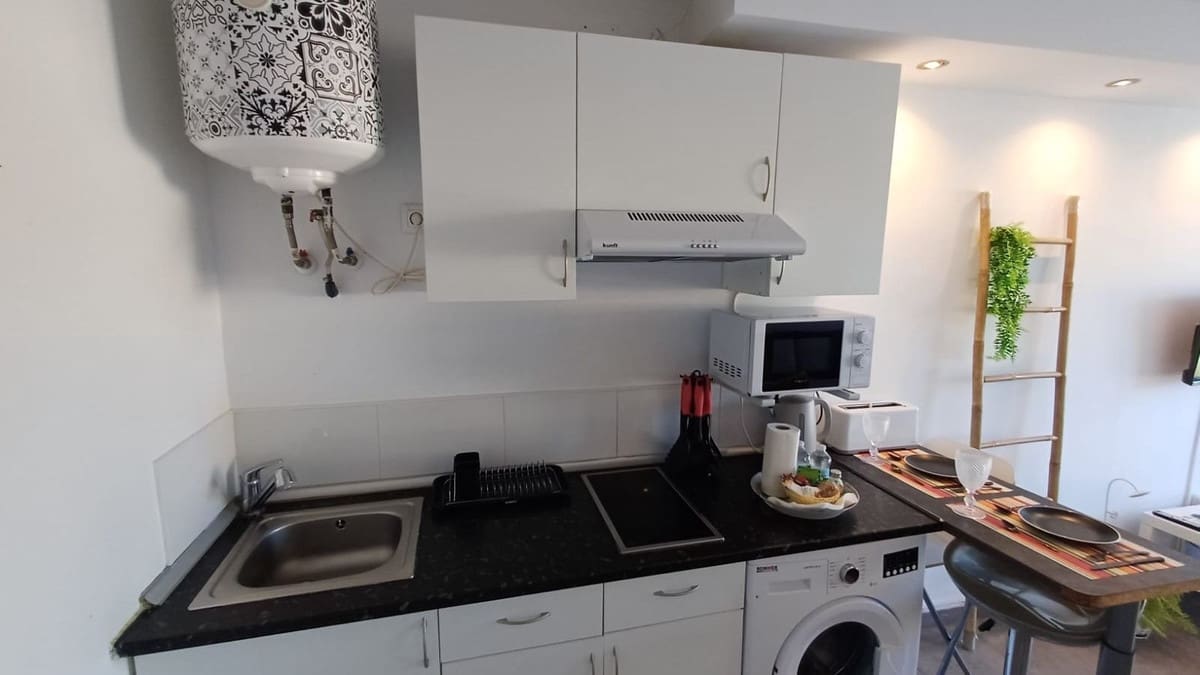 1 bedroom Apartment for sale in Estepona - € 216,000 (Ref: 9788861)