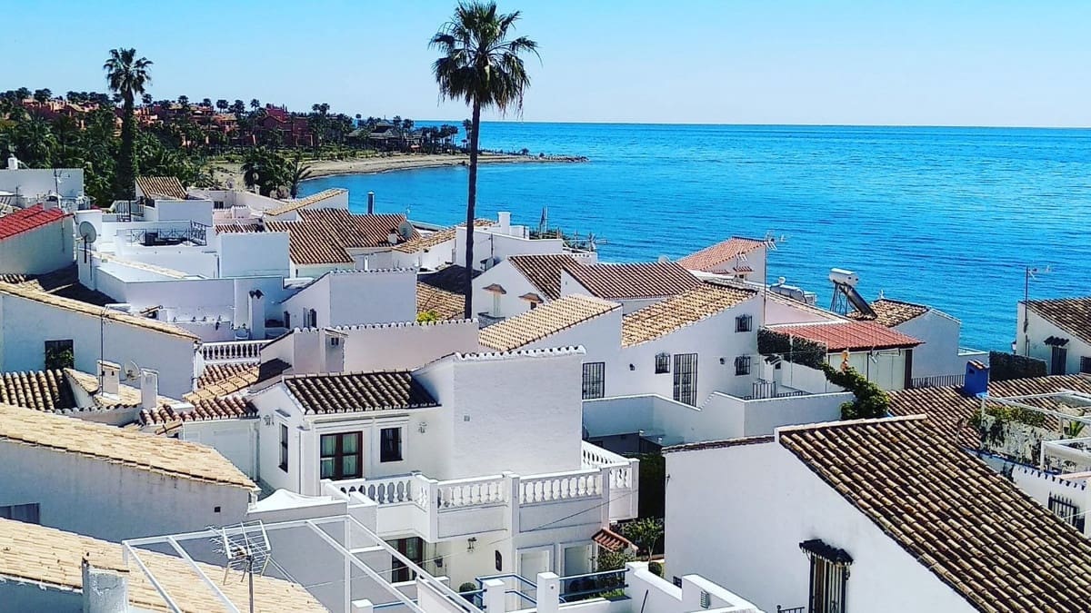 1 bedroom Apartment for sale in Estepona - € 216,000 (Ref: 9788861)