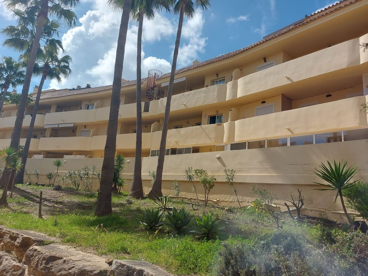 2 bedroom Apartment for sale in La Duquesa / Puerto de la Duquesa with pool garage - € 215,000 (Ref: 9788862)