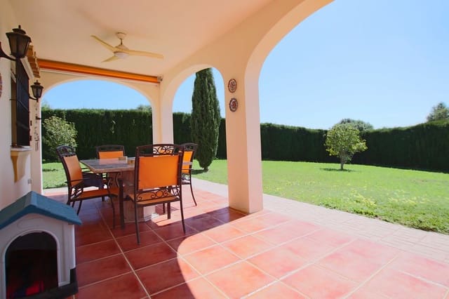4 chambre Villa/Maison à vendre à Estepona avec piscine garage - 765 000 € (Ref: 9788863)