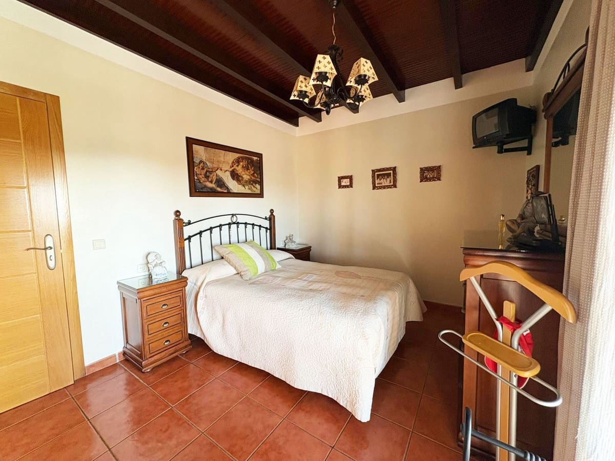 Chalet de 3 habitaciones en La Cala de Mijas en venta con piscina - 599.000 € (Ref: 9789496)