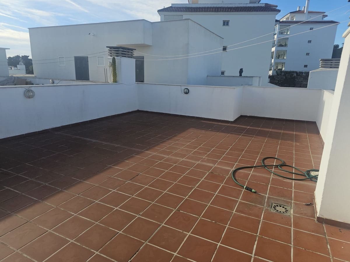 2 soveværelse Penthouse til salg i La Cala de Mijas med swimmingpool - € 305.000 (Ref: 9789498)