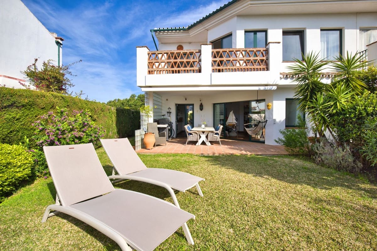 3 sypialnia Dom na sprzedaż w Miraflores z basenem garażem - 760 000 € (Ref: 9789500)