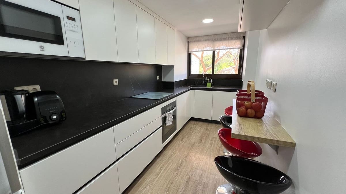 3 Zimmer Apartment zu verkaufen in Estepona mit Pool Garage - 445.000 € (Ref: 9789503)