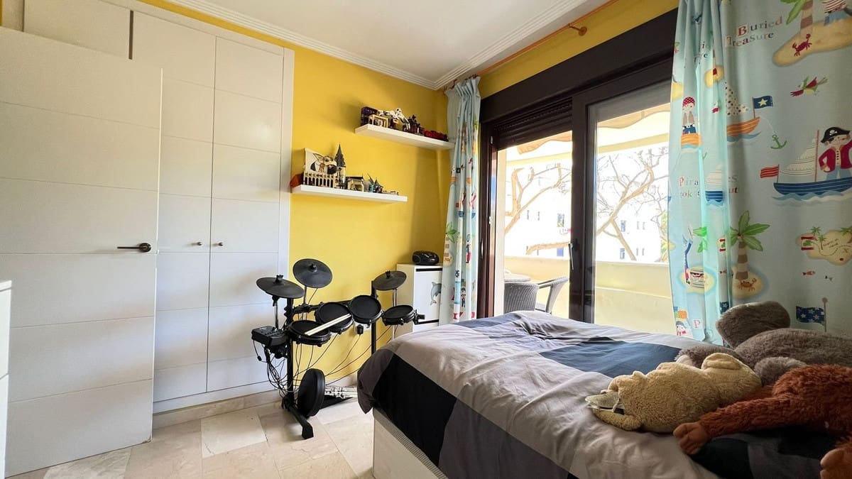 3 Zimmer Apartment zu verkaufen in Estepona mit Pool Garage - 445.000 € (Ref: 9789503)