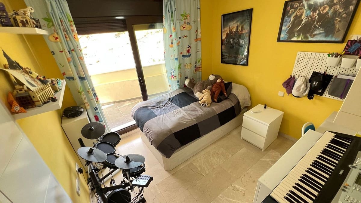 3 Zimmer Apartment zu verkaufen in Estepona mit Pool Garage - 445.000 € (Ref: 9789503)