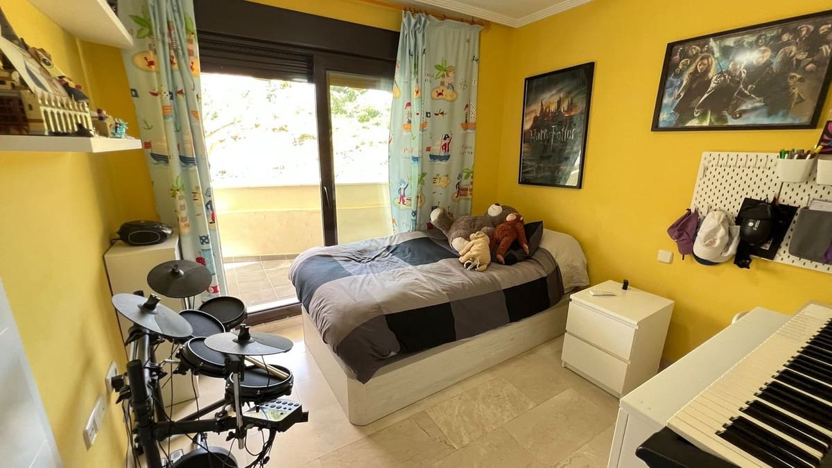 3 Zimmer Apartment zu verkaufen in Estepona mit Pool Garage - 445.000 € (Ref: 9789503)