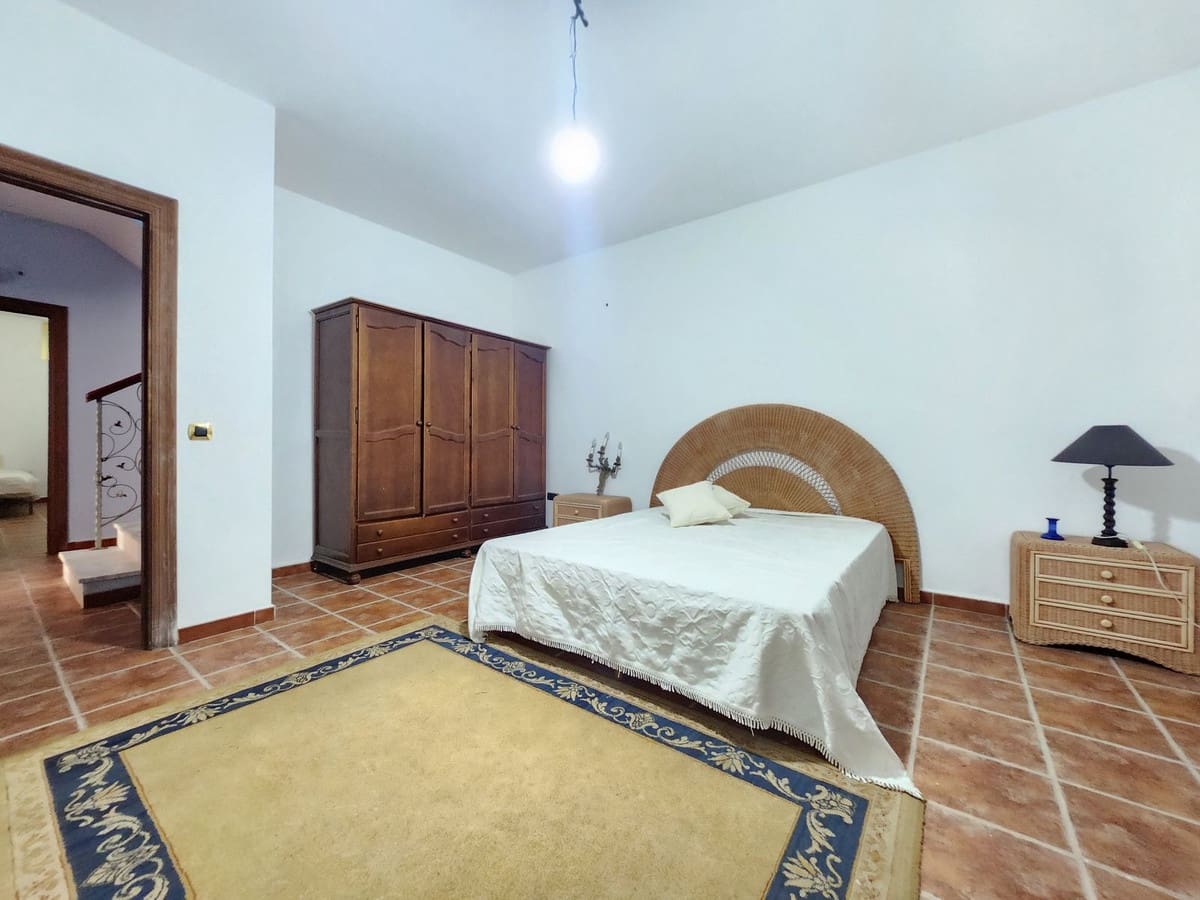 8 Zimmer Villa zu verkaufen in La Cala de Mijas mit Pool Garage - 1.720.000 € (Ref: 9789711)