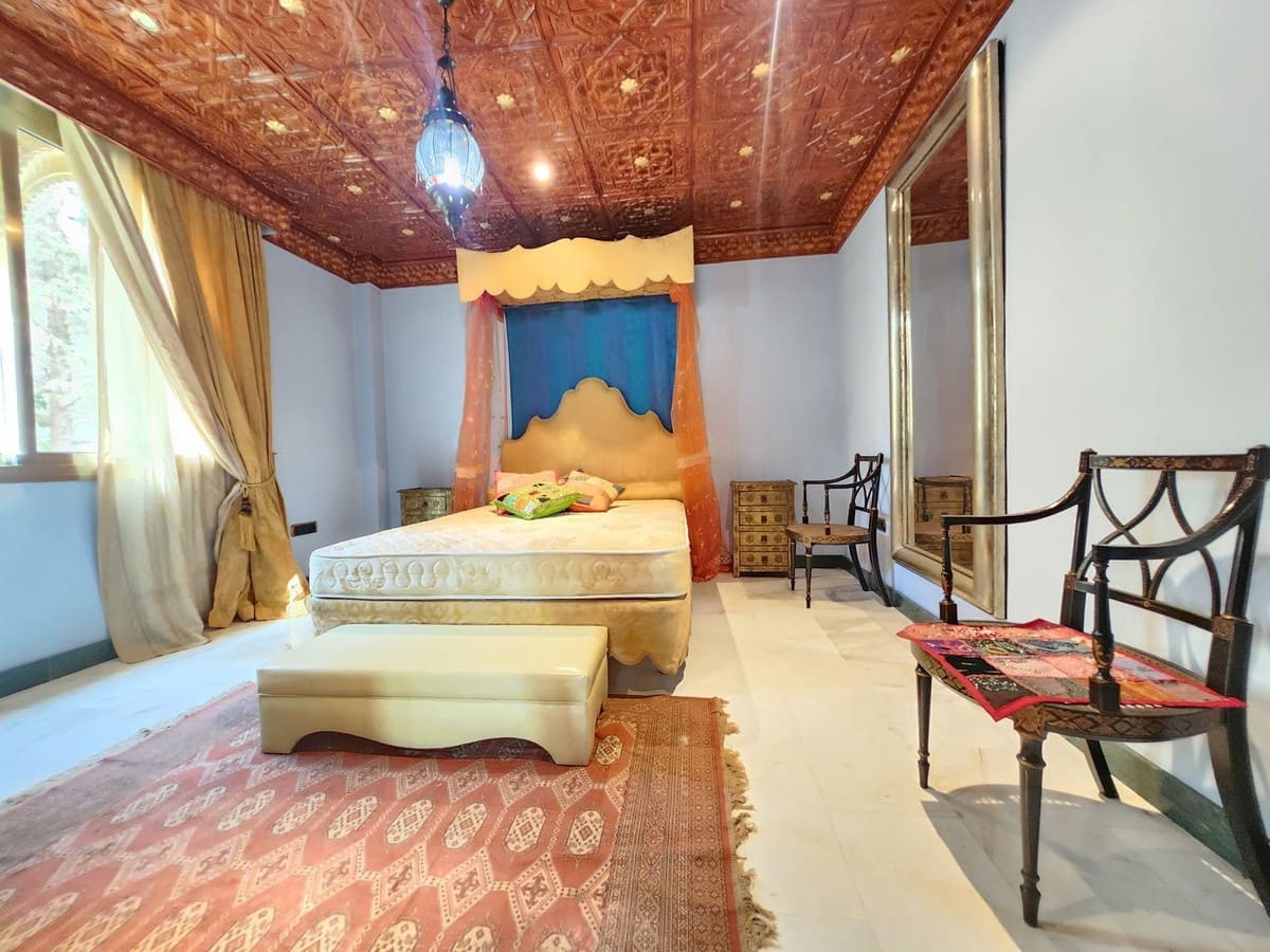 8 Zimmer Villa zu verkaufen in La Cala de Mijas mit Pool Garage - 1.720.000 € (Ref: 9789711)