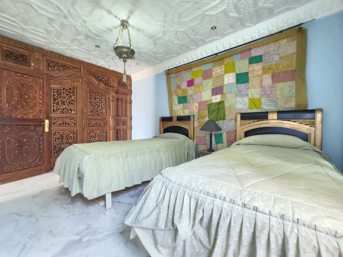 8 Zimmer Villa zu verkaufen in La Cala de Mijas mit Pool Garage - 1.720.000 € (Ref: 9789711)