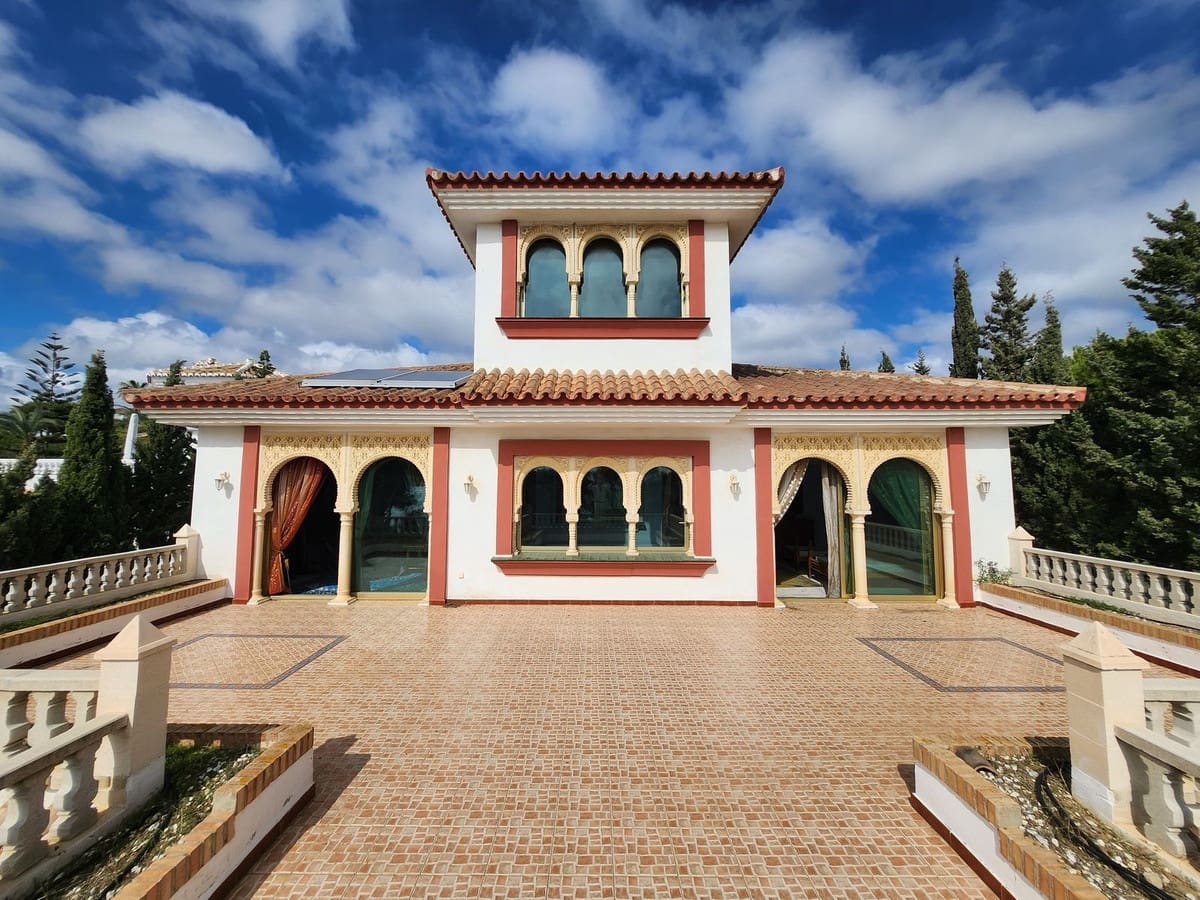 8 Zimmer Villa zu verkaufen in La Cala de Mijas mit Pool Garage - 1.720.000 € (Ref: 9789711)