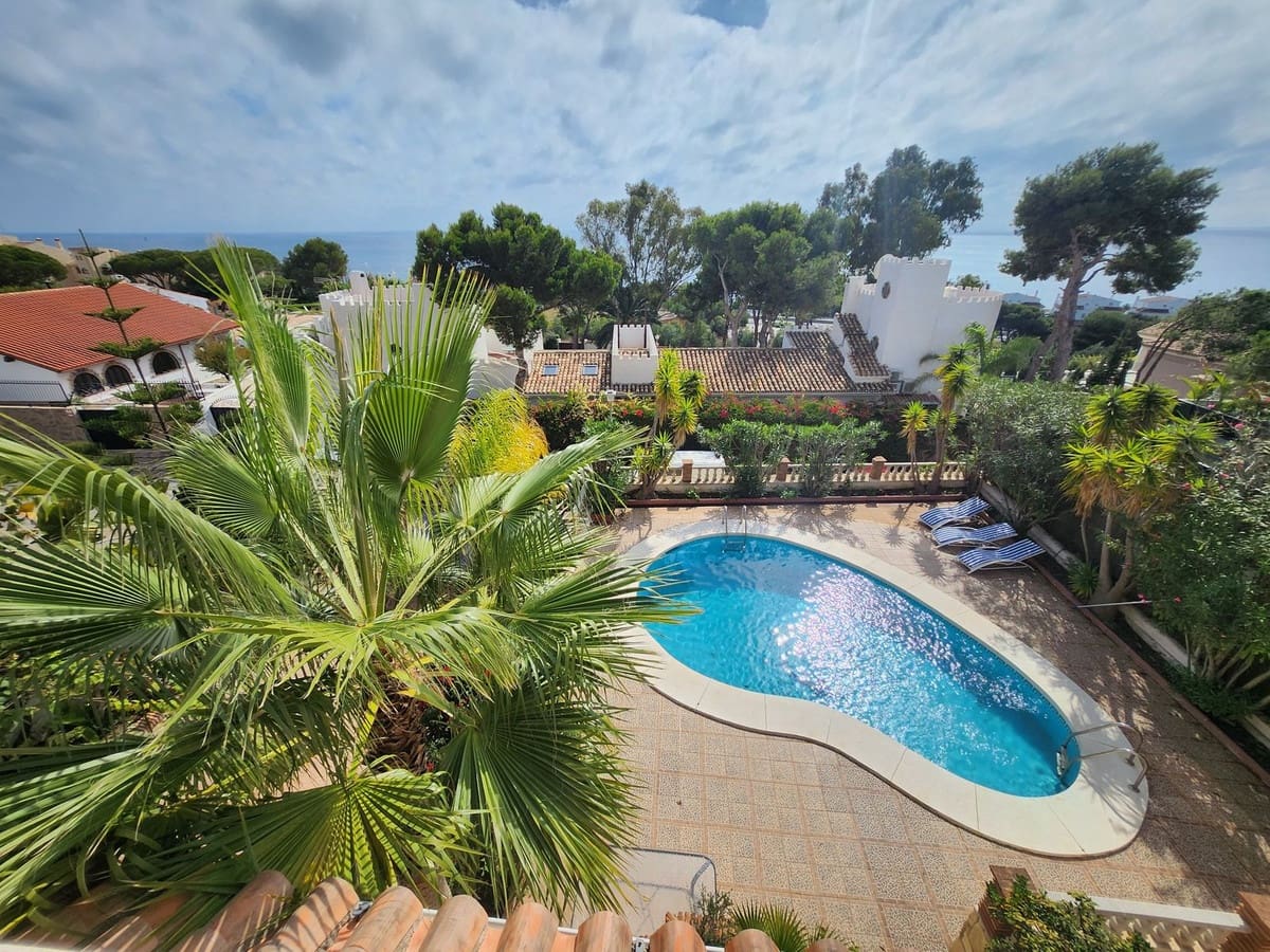 8 Zimmer Villa zu verkaufen in La Cala de Mijas mit Pool Garage - 1.720.000 € (Ref: 9789711)