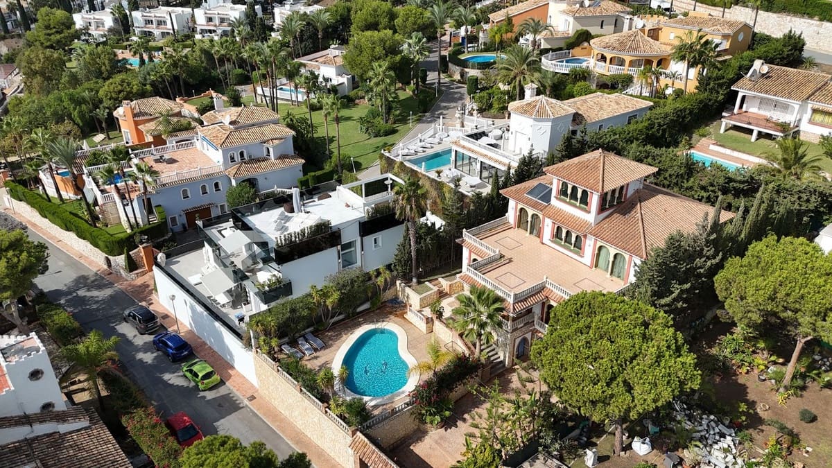 8 Zimmer Villa zu verkaufen in La Cala de Mijas mit Pool Garage - 1.720.000 € (Ref: 9789711)