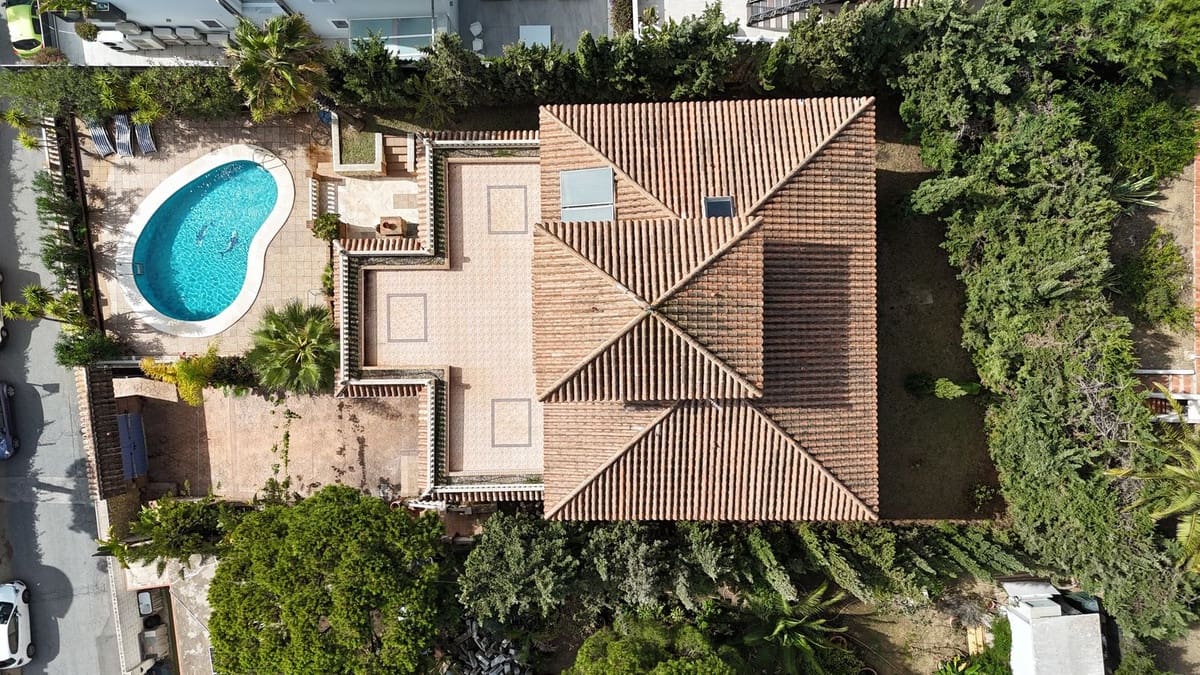 8 Zimmer Villa zu verkaufen in La Cala de Mijas mit Pool Garage - 1.720.000 € (Ref: 9789711)