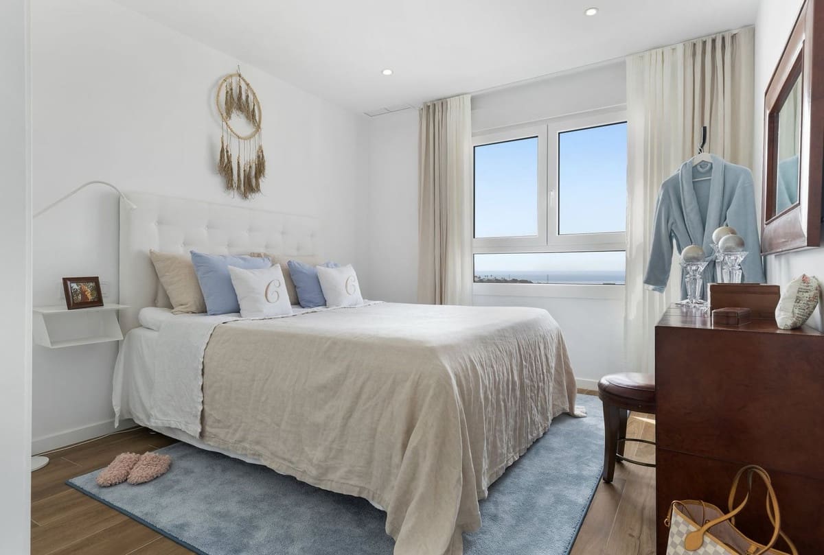 3 sypialnia Dom na sprzedaż w La Cala de Mijas z basenem garażem - 1 048 000 € (Ref: 9789712)