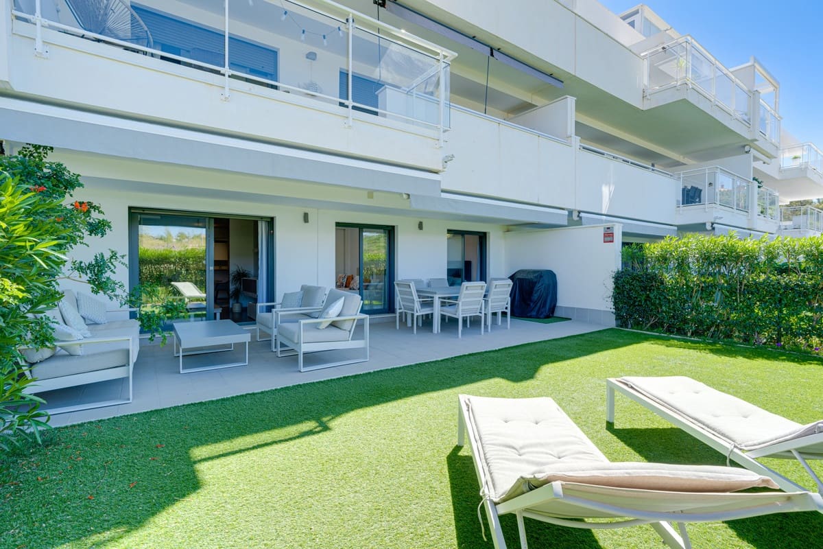 2 bedroom Apartment for sale in La Cala de Mijas with pool - € 350,000 (Ref: 9789823)