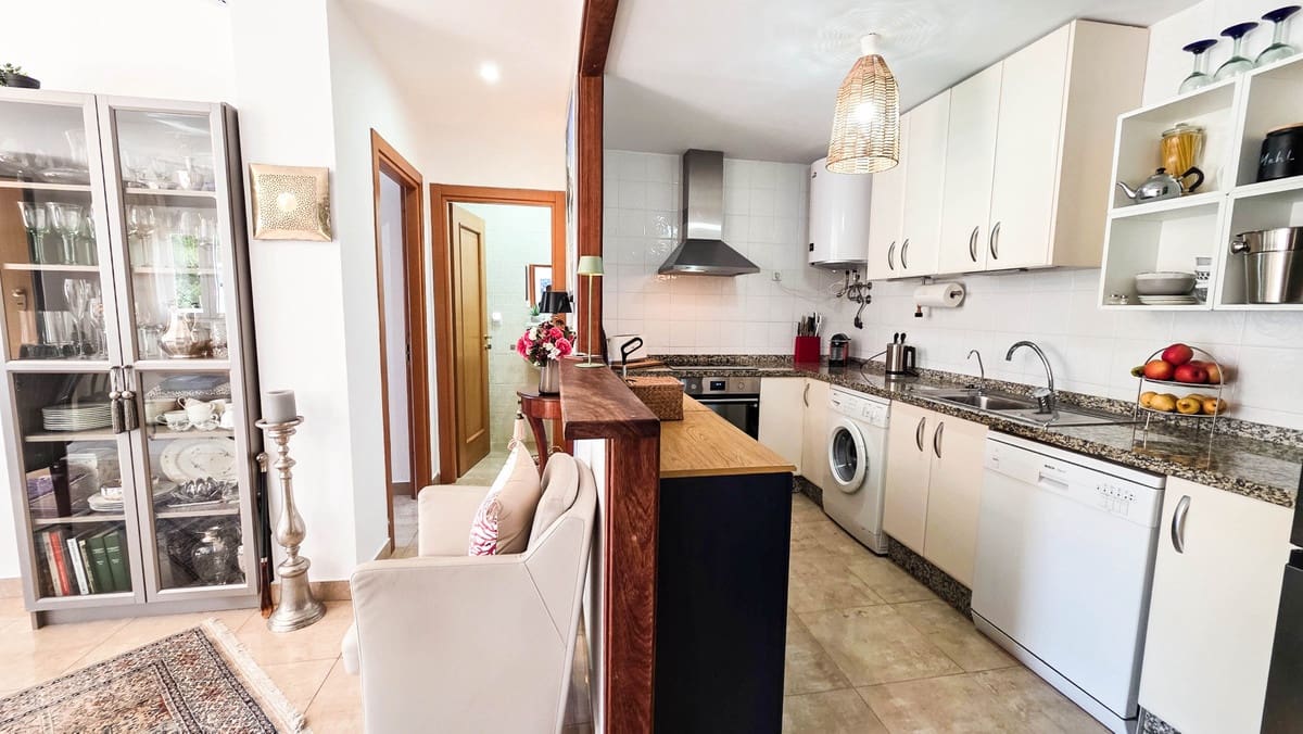 2 quarto Apartamento para venda em La Duquesa / Puerto de la Duquesa com piscina garagem - 269 000 € (Ref: 9799994)