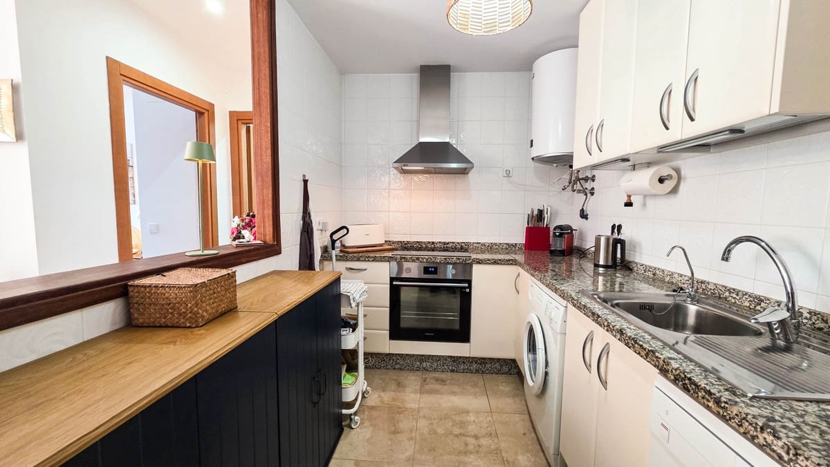 2 quarto Apartamento para venda em La Duquesa / Puerto de la Duquesa com piscina garagem - 269 000 € (Ref: 9799994)