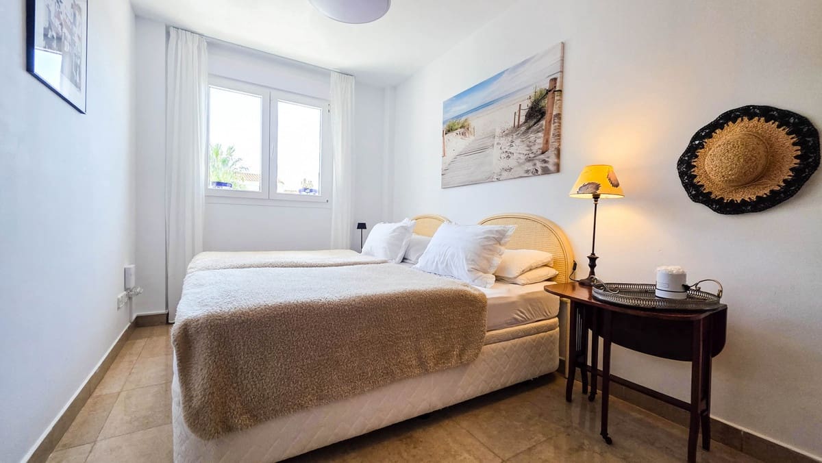 2 quarto Apartamento para venda em La Duquesa / Puerto de la Duquesa com piscina garagem - 269 000 € (Ref: 9799994)