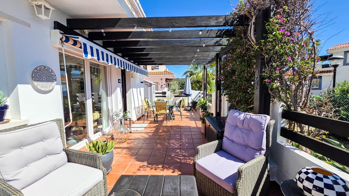 2 quarto Apartamento para venda em La Duquesa / Puerto de la Duquesa com piscina garagem - 269 000 € (Ref: 9799994)