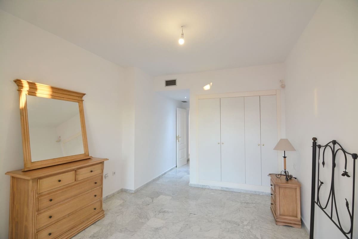 2 bedroom Apartment for sale in Mijas Golf with pool garage - € 289,000 (Ref: 9800079)