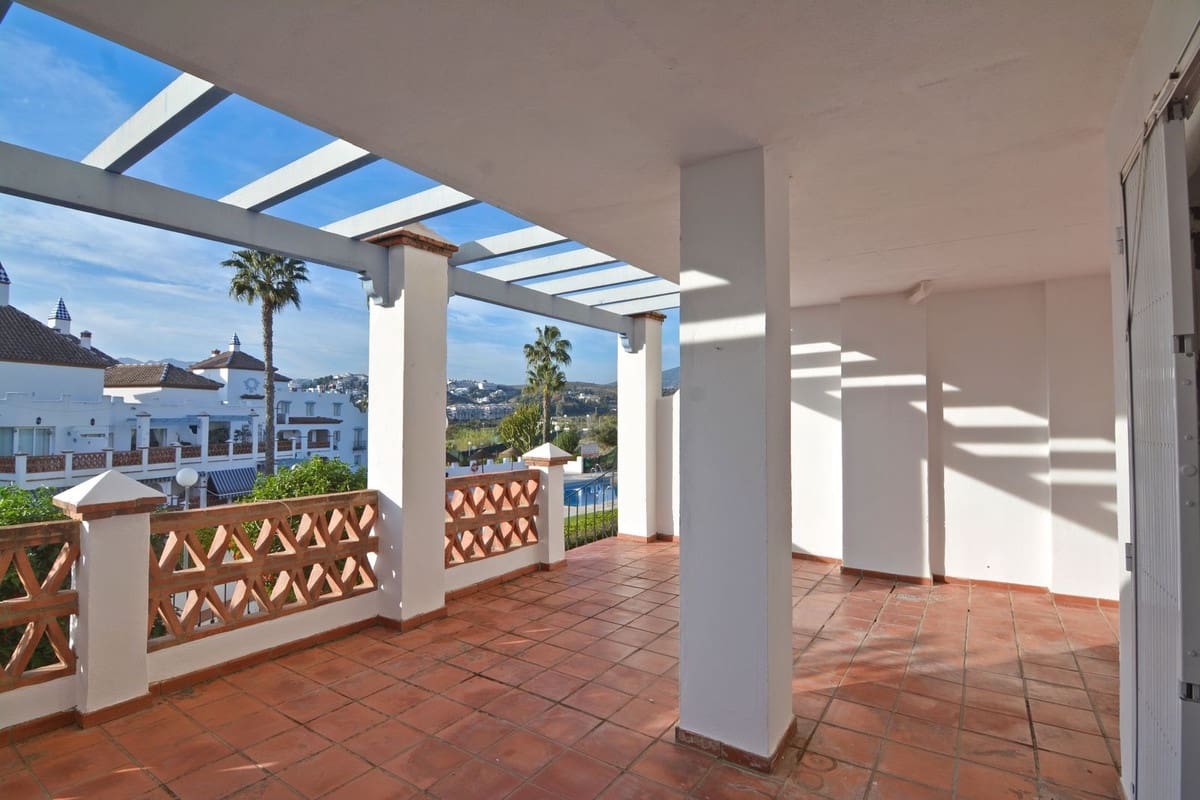 2 bedroom Apartment for sale in Mijas Golf with pool garage - € 289,000 (Ref: 9800079)