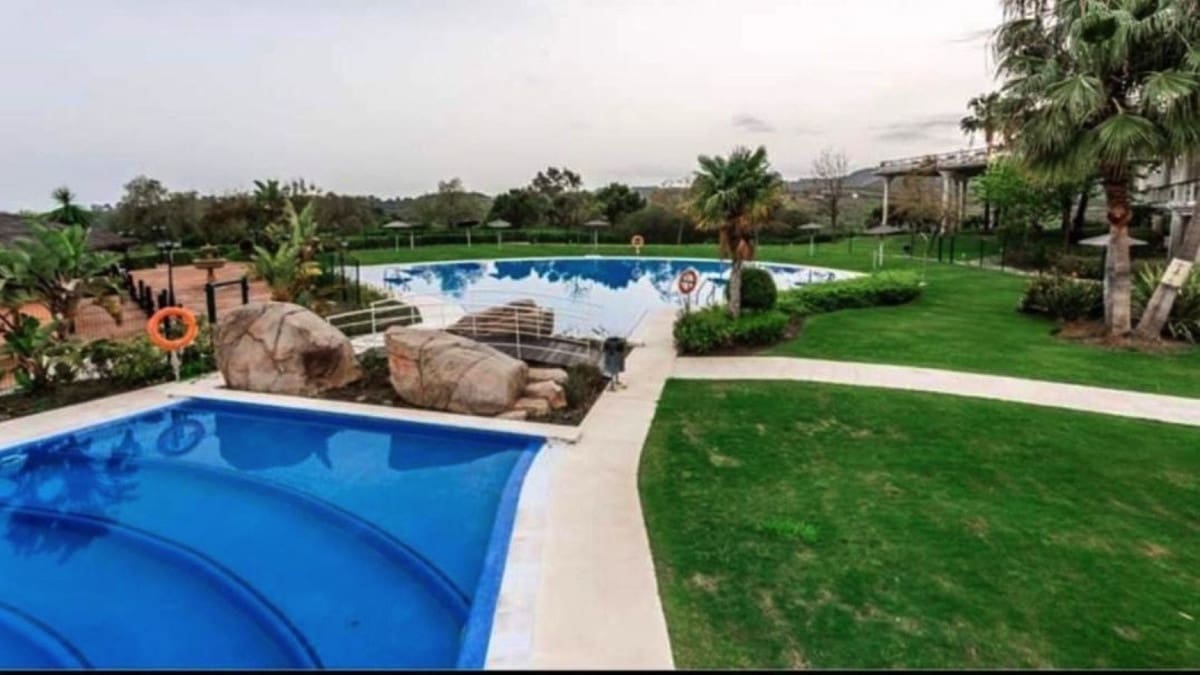 2 Zimmer Apartment zu verkaufen in Benahavis mit Pool Garage - 279.000 € (Ref: 9800081)