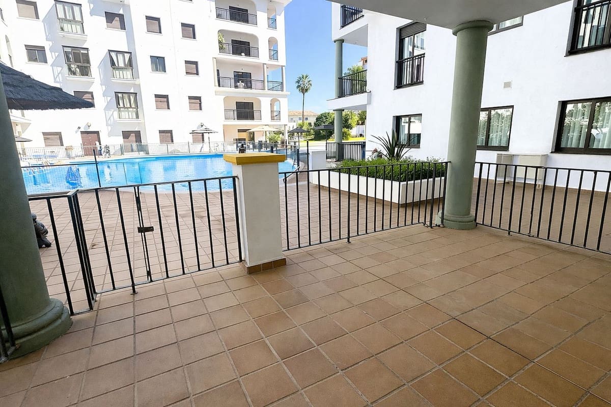 2 Zimmer Apartment zu verkaufen in La Duquesa / Puerto de la Duquesa mit Pool Garage - 295.000 € (Ref: 9800086)