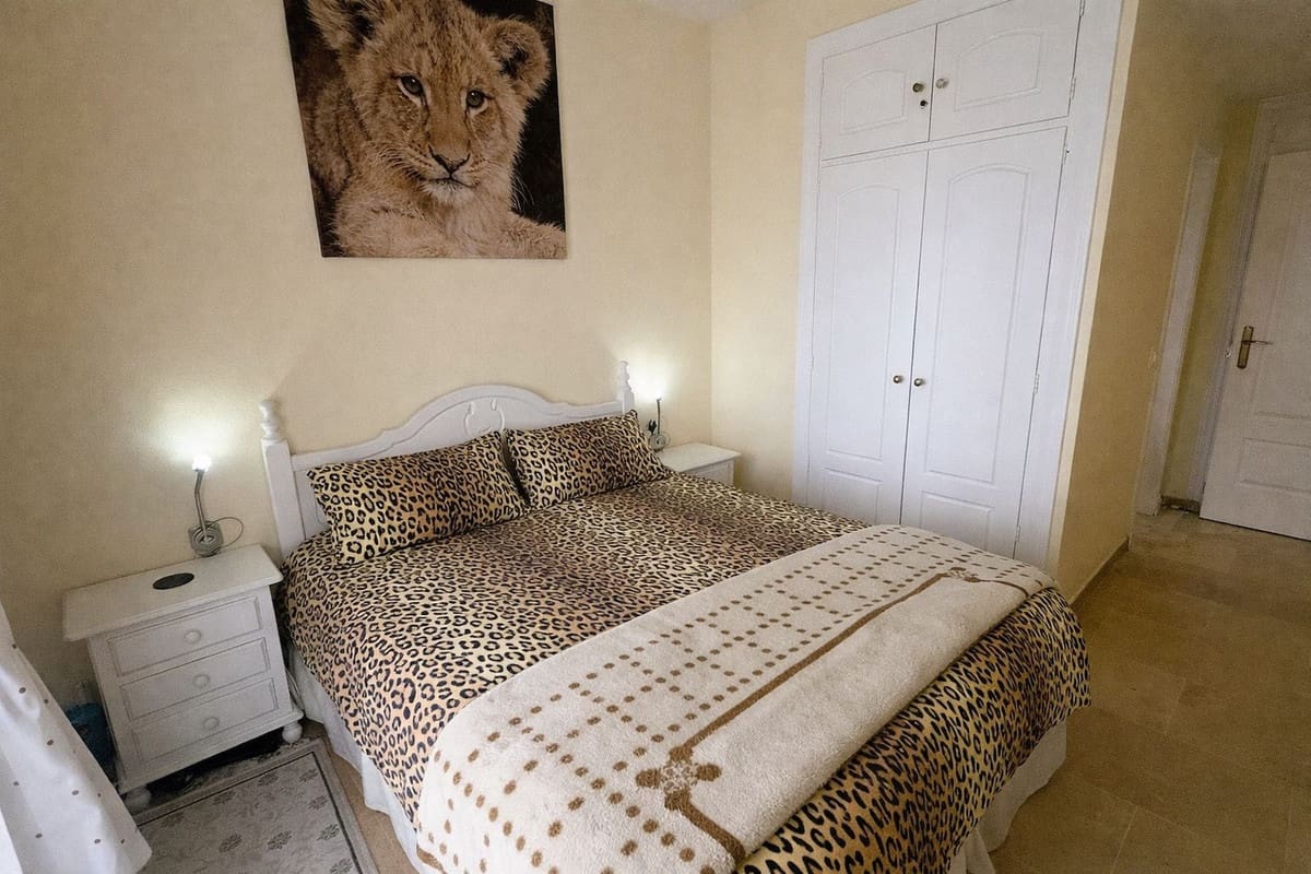 2 Zimmer Apartment zu verkaufen in La Duquesa / Puerto de la Duquesa mit Pool Garage - 295.000 € (Ref: 9800086)