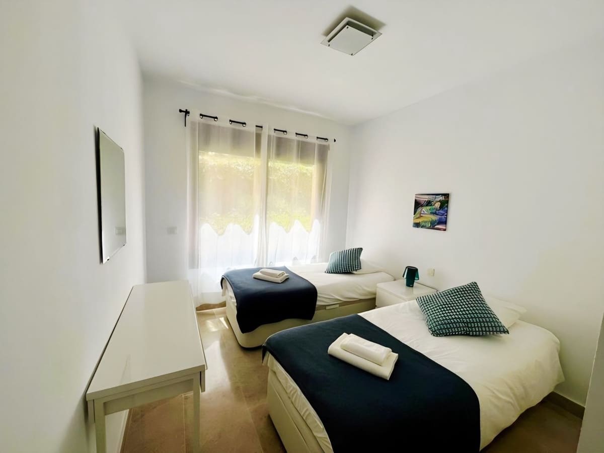 2 quarto Apartamento para venda em La Duquesa / Puerto de la Duquesa com piscina garagem - 275 000 € (Ref: 9800090)