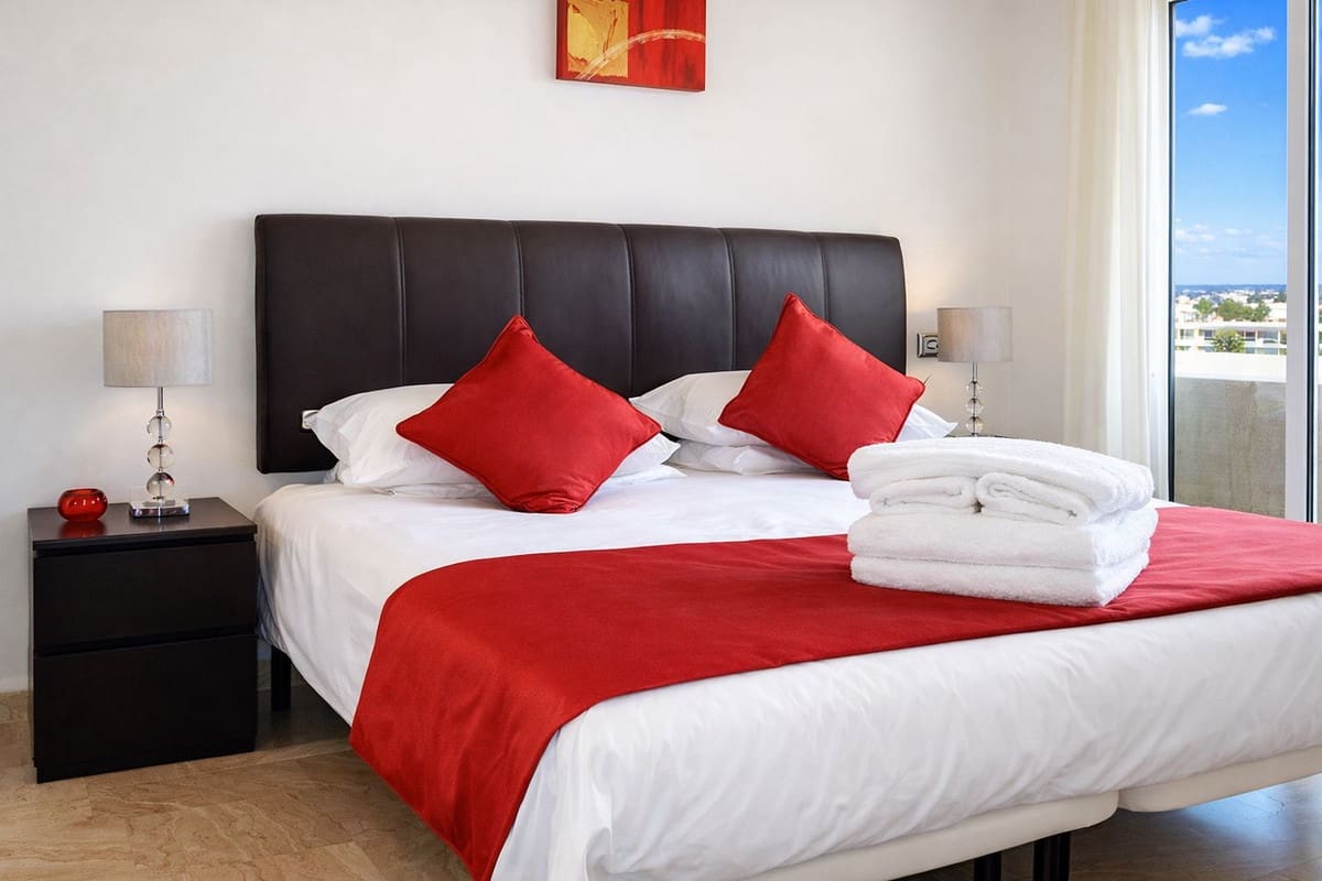 2 soveværelse Lejlighed til salg i Bahia de Casares med swimmingpool garage - € 295.000 (Ref: 9800198)