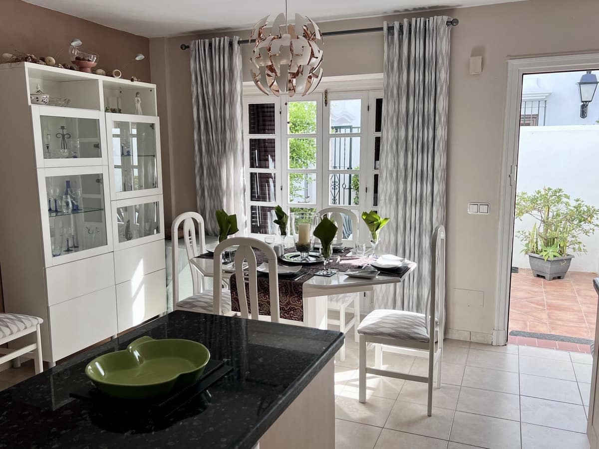 Casa de 3 habitaciones en New Golden Mile en venta con piscina - 550.000 € (Ref: 9800709)