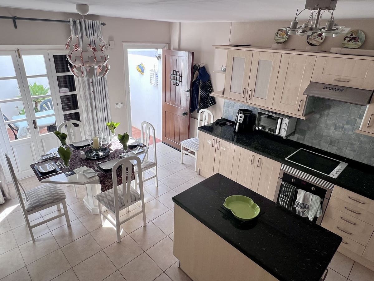 Casa de 3 habitaciones en New Golden Mile en venta con piscina - 550.000 € (Ref: 9800709)