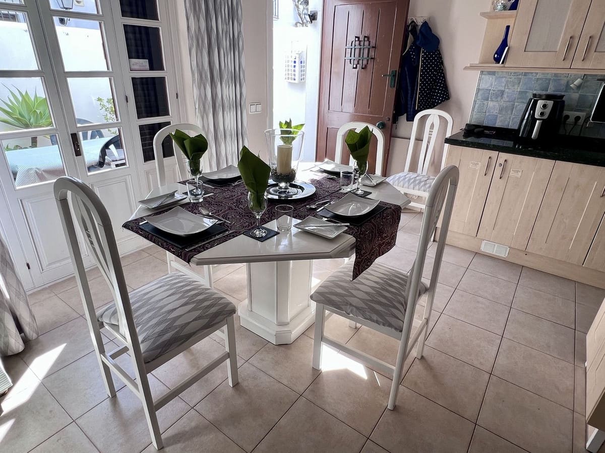 Casa de 3 habitaciones en New Golden Mile en venta con piscina - 550.000 € (Ref: 9800709)