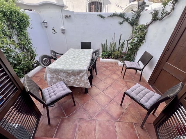 Casa de 3 habitaciones en New Golden Mile, Estepona en venta con piscina - 550.000 € (Ref: 9800709)