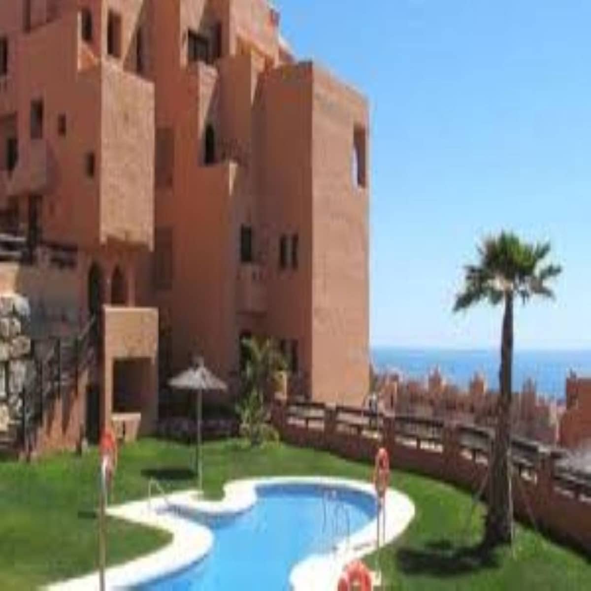 2 sovrum Lägenhet till salu i La Duquesa / Puerto de la Duquesa med pool garage - 285 000 € (Ref: 9800715)