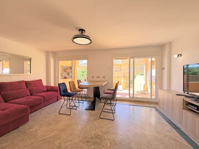 3 chambre Maison de Ville à vendre à Estepona avec piscine garage - 550 000 € (Ref: 9800759)