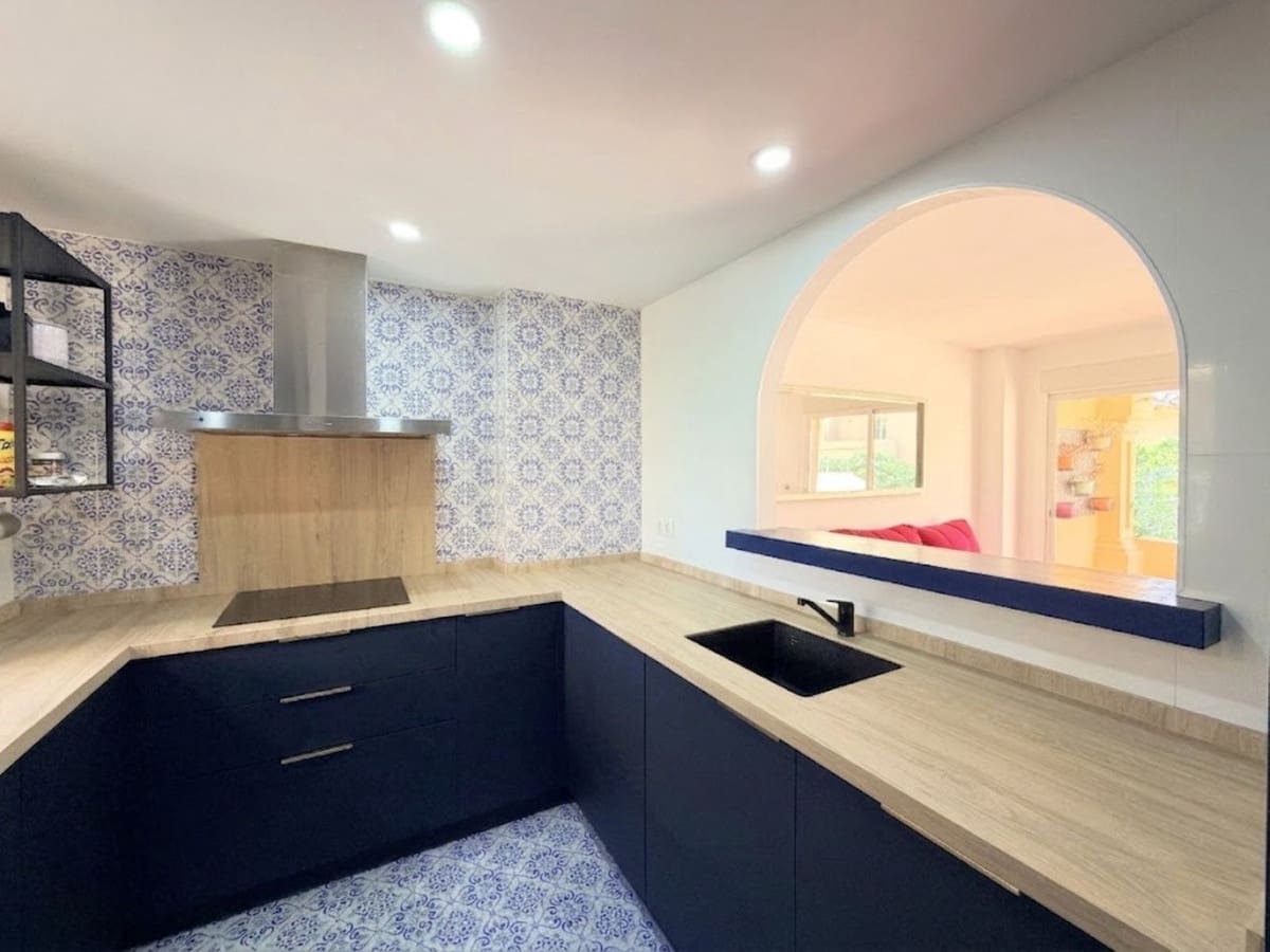 3 chambre Maison de Ville à vendre à Estepona avec piscine garage - 550 000 € (Ref: 9800759)