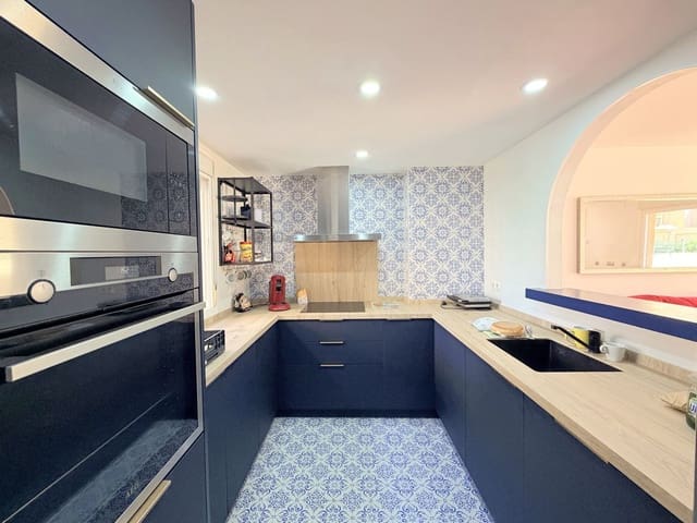 3 chambre Maison de Ville à vendre à Estepona avec piscine garage - 550 000 € (Ref: 9800759)