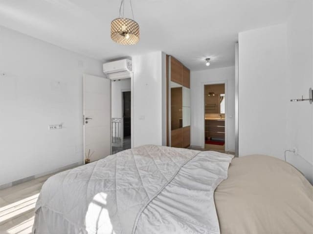 Casa de 3 habitaciones en Calahonda, Mijas en venta con piscina garaje - 485.000 € (Ref: 9800762)