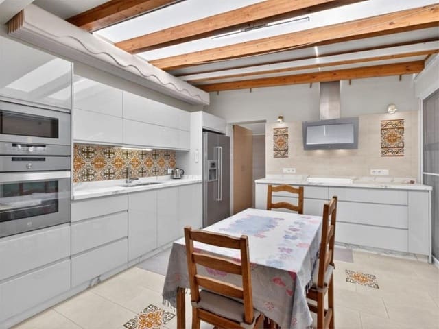 Casa de 3 habitaciones en Calahonda, Mijas en venta con piscina garaje - 485.000 € (Ref: 9800762)