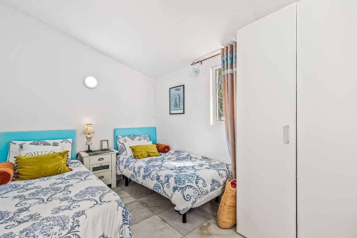 3 bedroom Townhouse for sale in Bahia de Casares with pool - € 499,000 (Ref: 9800822)