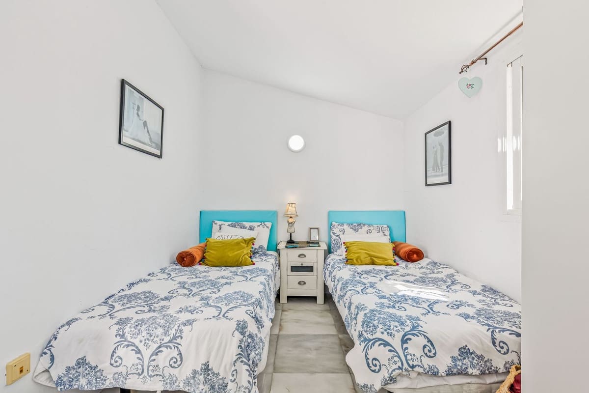 3 bedroom Townhouse for sale in Bahia de Casares with pool - € 499,000 (Ref: 9800822)