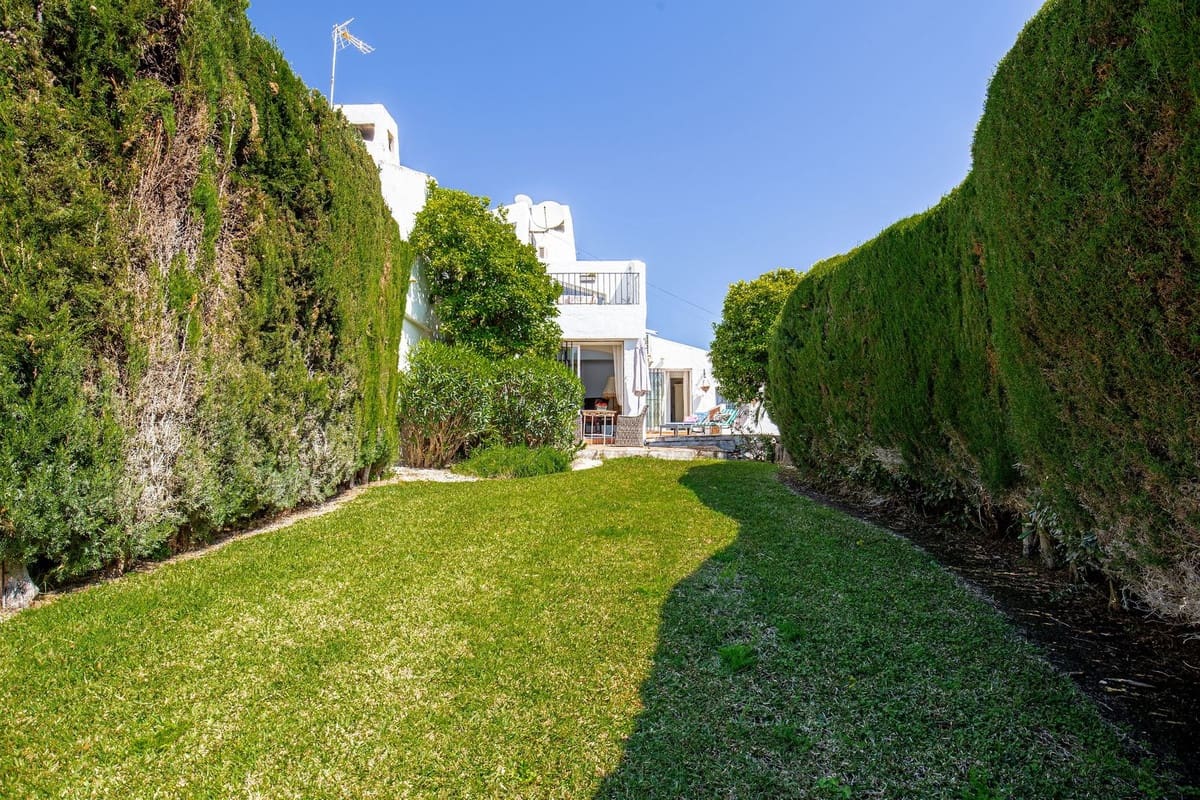 3 bedroom Townhouse for sale in Bahia de Casares with pool - € 499,000 (Ref: 9800822)