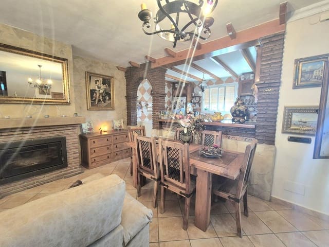 4 makuuhuone Omakotitalo myytävänä paikassa Alhaurín el Grande mukana uima-altaan 
autotalli - 499 000 € (Ref: 9801362)