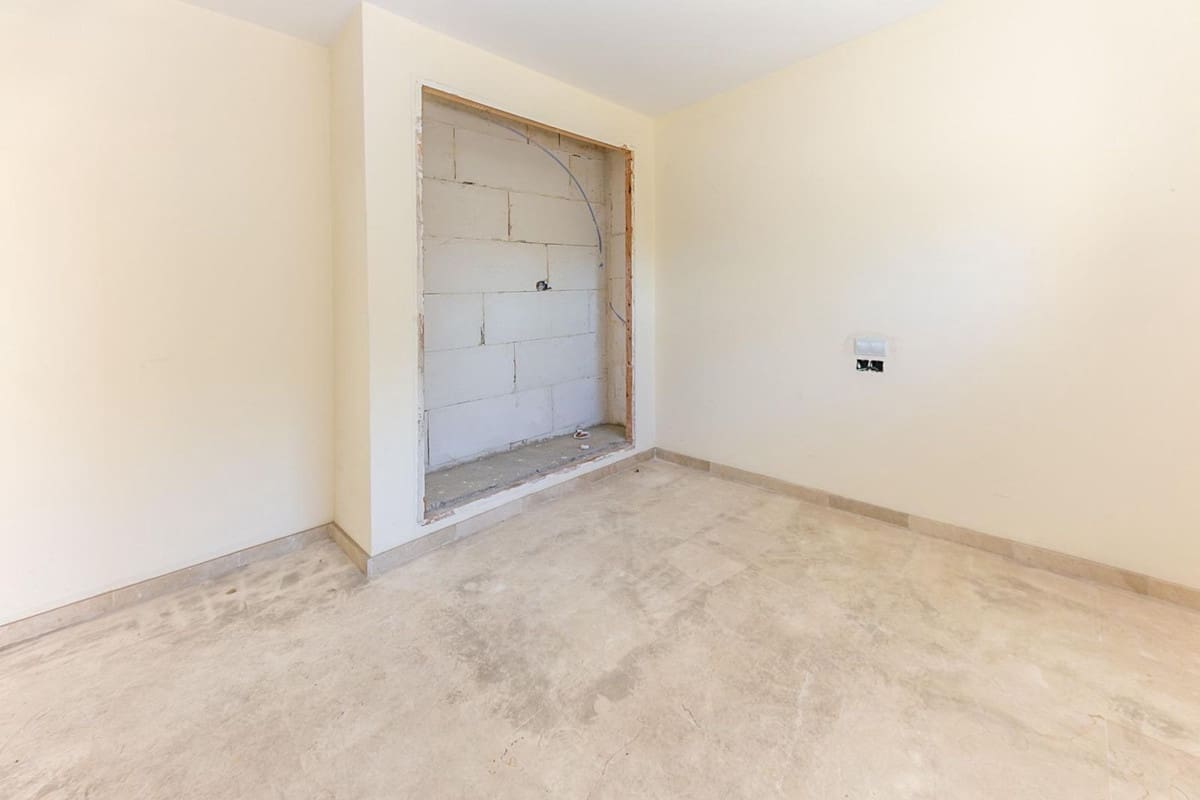 Casa de 3 habitaciones en La Duquesa / Puerto de la Duquesa en venta con garaje - 380.000 € (Ref: 9801366)