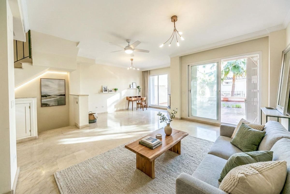 Casa de 3 habitaciones en La Duquesa / Puerto de la Duquesa en venta con garaje - 380.000 € (Ref: 9801366)