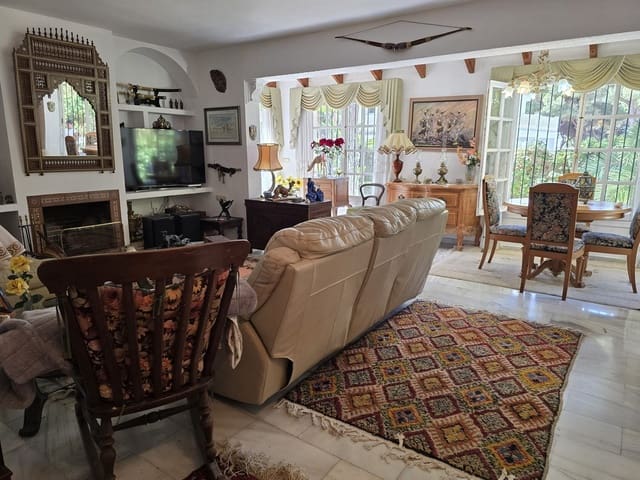 4 chambre Villa/Maison à vendre à Calahonda, Mijas avec piscine garage - 890 000 € (Ref: 9802542)