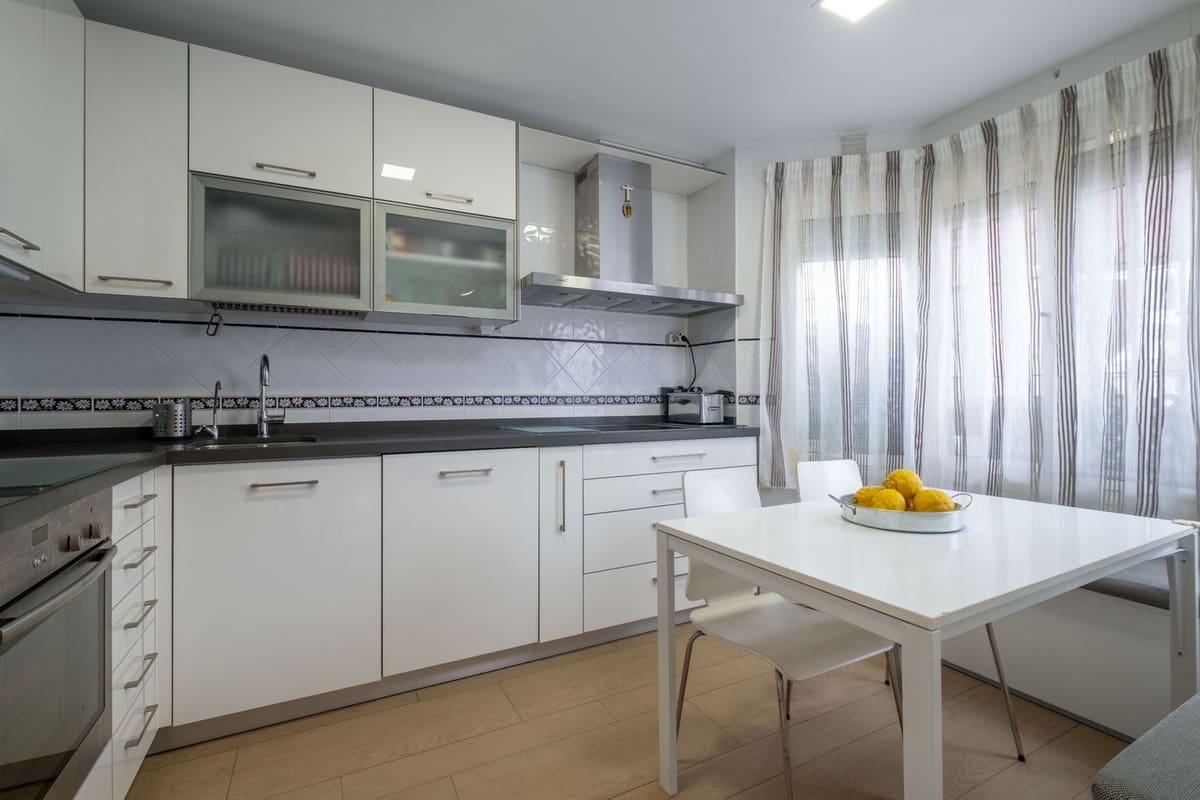 4 soveværelse Byhus til salg i Mijas Costa med swimmingpool garage - € 529.000 (Ref: 9802544)